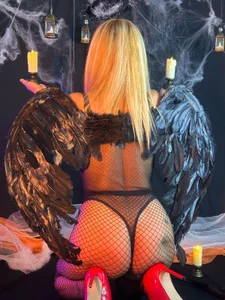 your favorite fallen angel🎃🪽🪽 de alana_gloow  6 Imagens