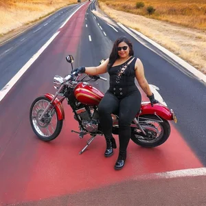 Dangerously free de AGATHAA_WHITE  2 Imagens