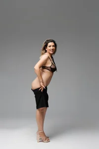 Ana-Raisa Public  2 снимка
