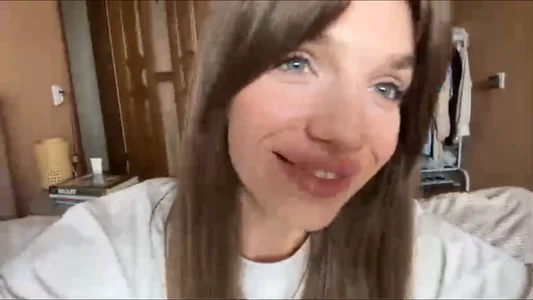 ArtieThoman kiss me টি ছবি