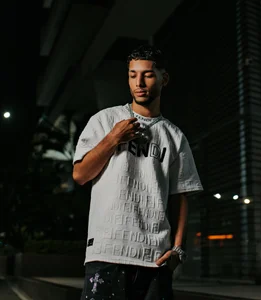 Thiagoferreti “Your essence has something forbidden… and that is why it is impossible to ignore it.” 🫦 Gambar 4