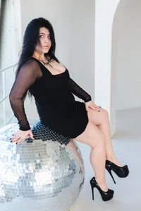 NanaDaizy Lady in black Pic 6