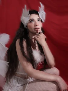 Amelia_Vesper 𝒲𝒾𝓁𝓁 𝓎𝑜𝓊 𝒸𝑜𝓂𝑒 𝓌𝒾𝓉𝒽 𝓂𝑒? slika 2