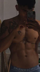 muscle_boyhorny Mi body . fénykép