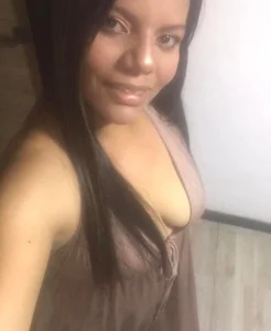 Aida-nicolle Public Pic 2