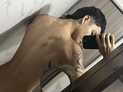 Leo_santoroのMy Back 😈の 2枚の写真