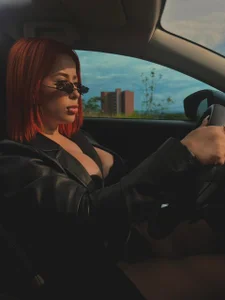 My car's on fire 😈🔥🔥 de MadelineFox  2 Imagens