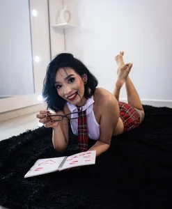 Linda-Rouse1 Schoolgirl Εικόνα 4