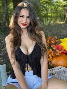 BelleSkye Autumn vibe 🍂 Pic 2