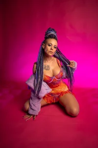 EdgesOfReality that pink dress Bilde