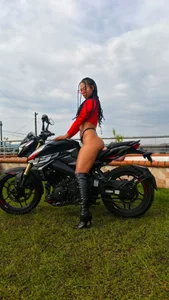 Raven_stonee01 CURVES AND MOTORCYCLES💖  5টি ছবি