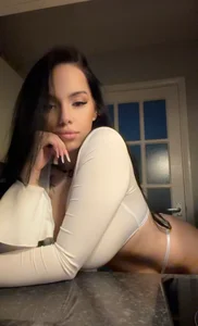 IsabellaSinn Public Hình