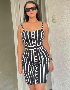 ivyy_scott Black and white Pic 3