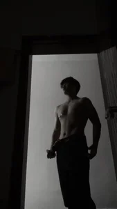 RJ-01 钟铉 টি ছবি