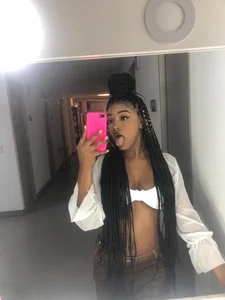 malu_horny_69 Public Pic 7