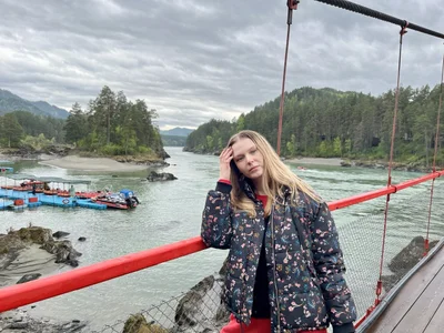 Vivian_Davis Me in mountains Pic 6