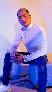 Sidney_Belle you kiss me, I kiss you or we kiss. Pic 2