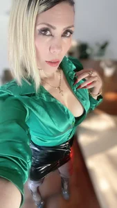 MistressAndre Satin and latex Pic
