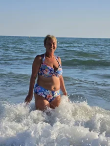 MilfyMommyXX it's just a vacation Pic 2