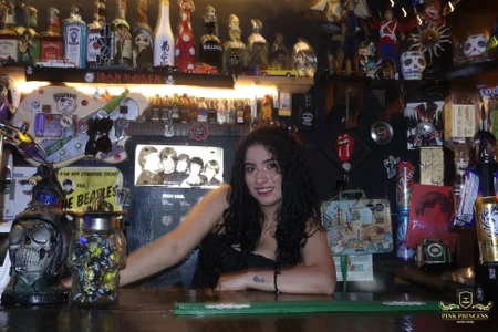 Haanita sexy photos in a bar 🖤 Pic 9