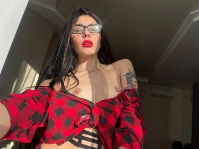 How do you like my red lipstick? de MiraVersse  4 Imagens