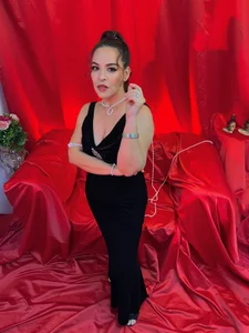 Dare to cross the line… I promise it's worth it 😏 de Lizeth_Bels  5 Imagens