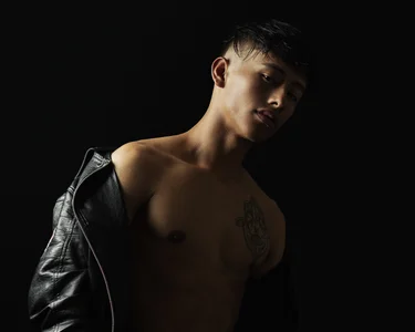 labrinthteasing All for Us Bilde