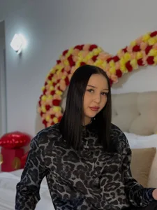 TessaMils Public Pic