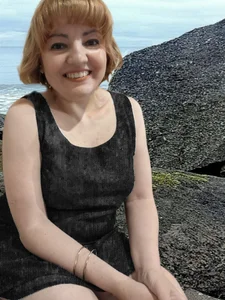 stefanyharper16 woman on the rocks Bilde 5