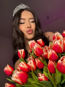 TrishaWinslet_ Happy International Women’s Day 🎀🌷💐 Bilde 2