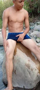 tayson_のHere the river sees my cum, my big cock 23cmの 3枚の写真