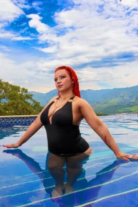 LilyyBigAss: Natural beauty! 🌊🌺 ( фото)