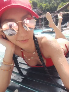 annakellergo1 enjoying a walk 사진