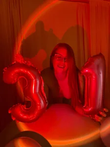 AllisonRoberts_ Happy birthday for me 🎉🎈 Foto