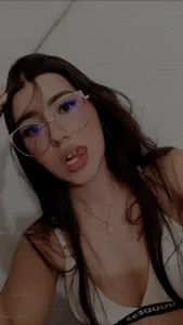 molly_cm Me 🌸 Pic 3