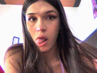 Zdjęcia charlie_uwu Just looking pretty 🫠🥰:  3