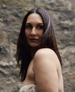Lara_Allure Public Pic 2