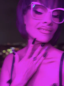 Goddess-Love- Feeling sexy in my violet light Pic 2