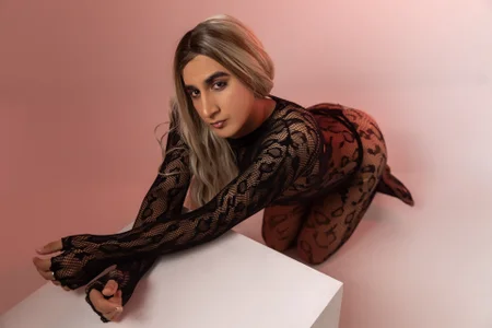 Exploring horny poses💜 de SamaraPike  3 Imagens