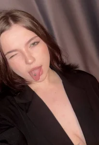 ThuBoppre no bra:) Pic