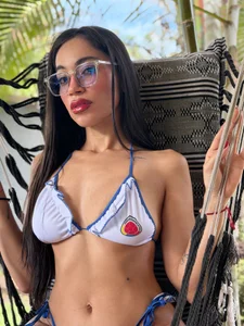 GabbieSkinny Sunbathing 😏🌞 Foto 3