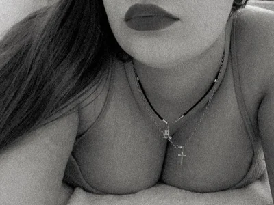 Rorria: Public ( 2 фото)