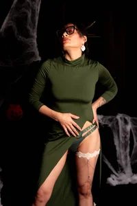 YorosamahNighttime temptation 🍷🎃😈 Bild 4