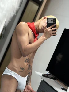 lukasstrong_ 👾 Bilde 3