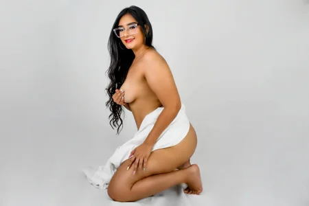 Isis_Osman sexy white Pic 3