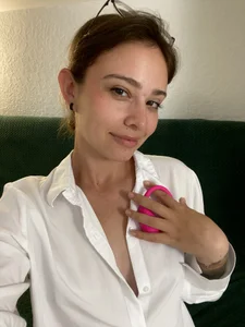 Clara_June Public Immagine  6