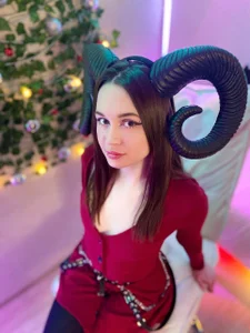 Kate__wow I wonder who I look like? Pic 3