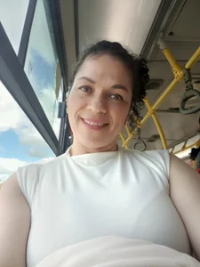 Aliciia_cute1 I'm on public transportation wanting to broadcast on the Bilde 2