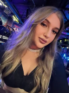 Evacadooo: Public ( 2 фото)