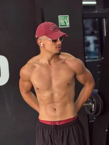 Aaronfox_xのworking on meの 3枚の写真